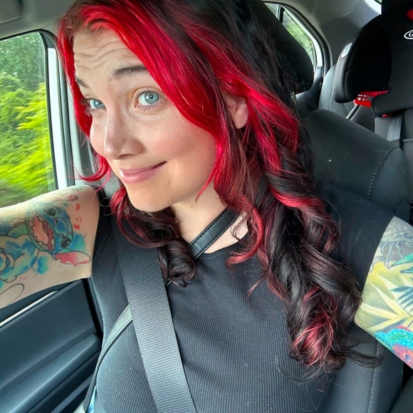 Meet your Posher, Danielle - Picture 1 of 1